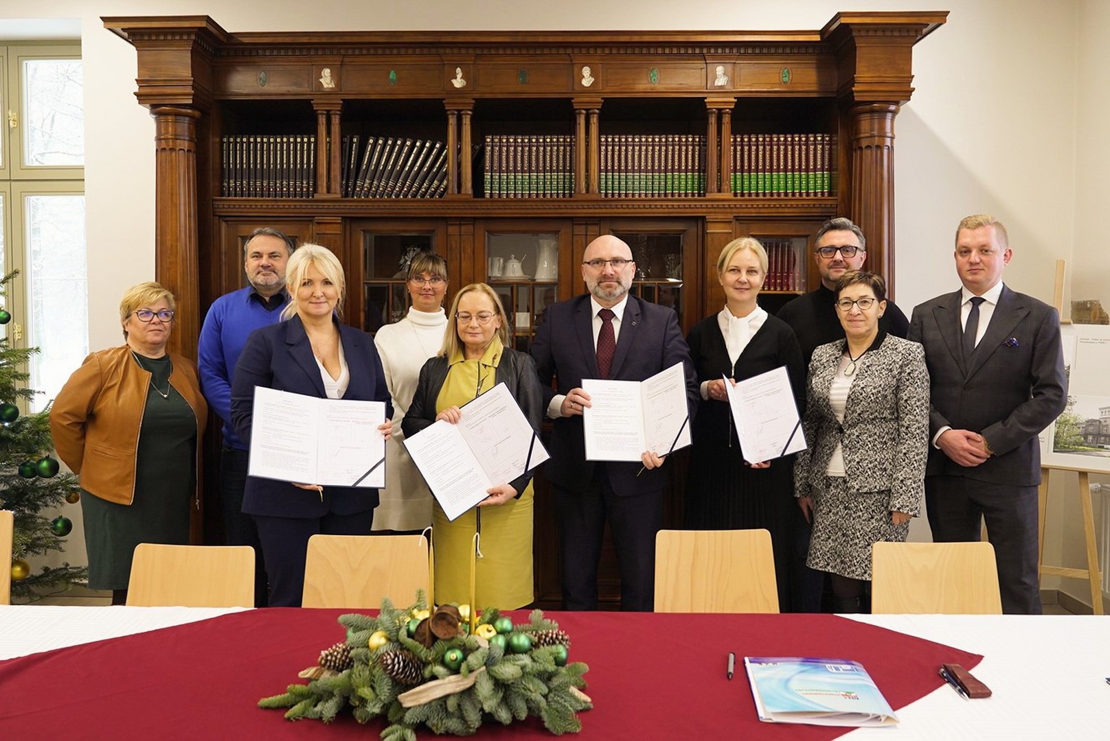 podpisanie umowy na wspólny bilet 